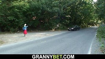 Fucks old woman in hairy cunt
